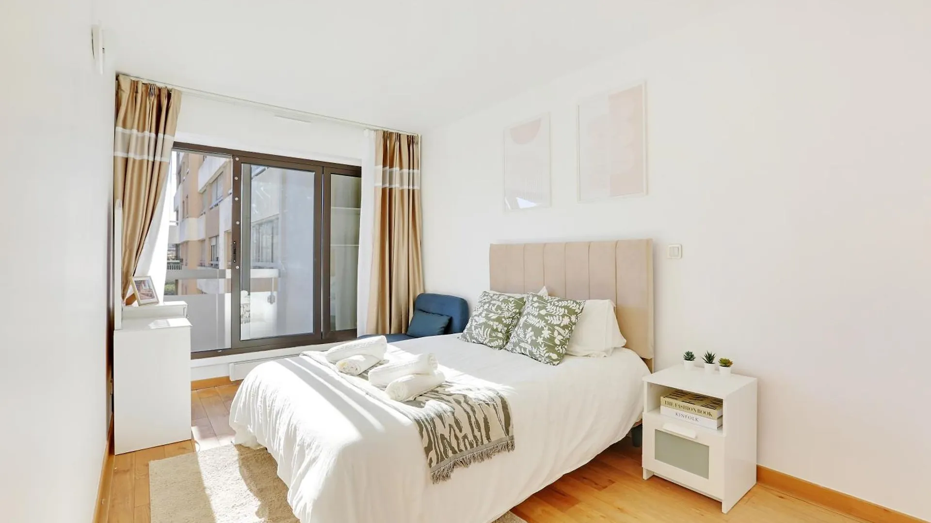 A 1 Minute Du Metro Et Parking Prive Apartment Paris France