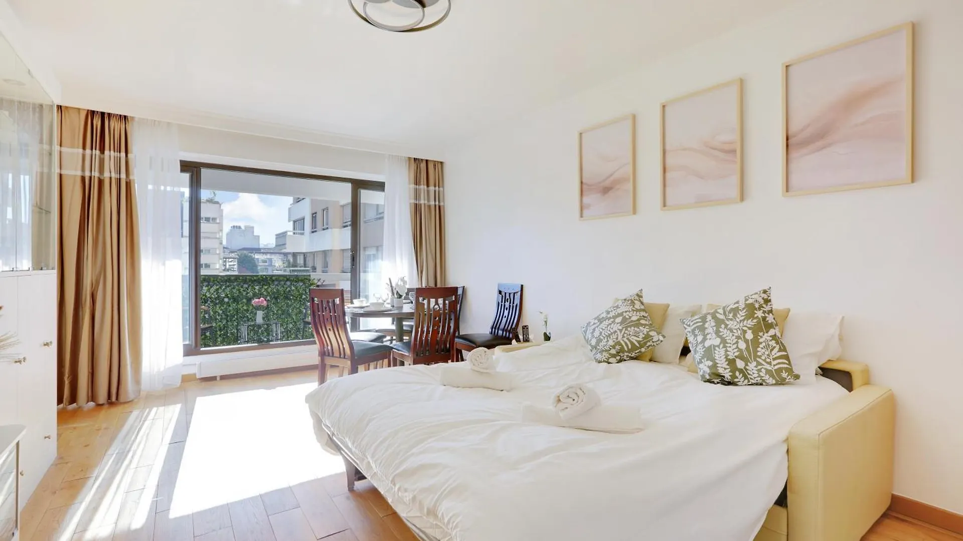 A 1 Minute Du Metro Et Parking Prive Apartment Paris 0*,  France