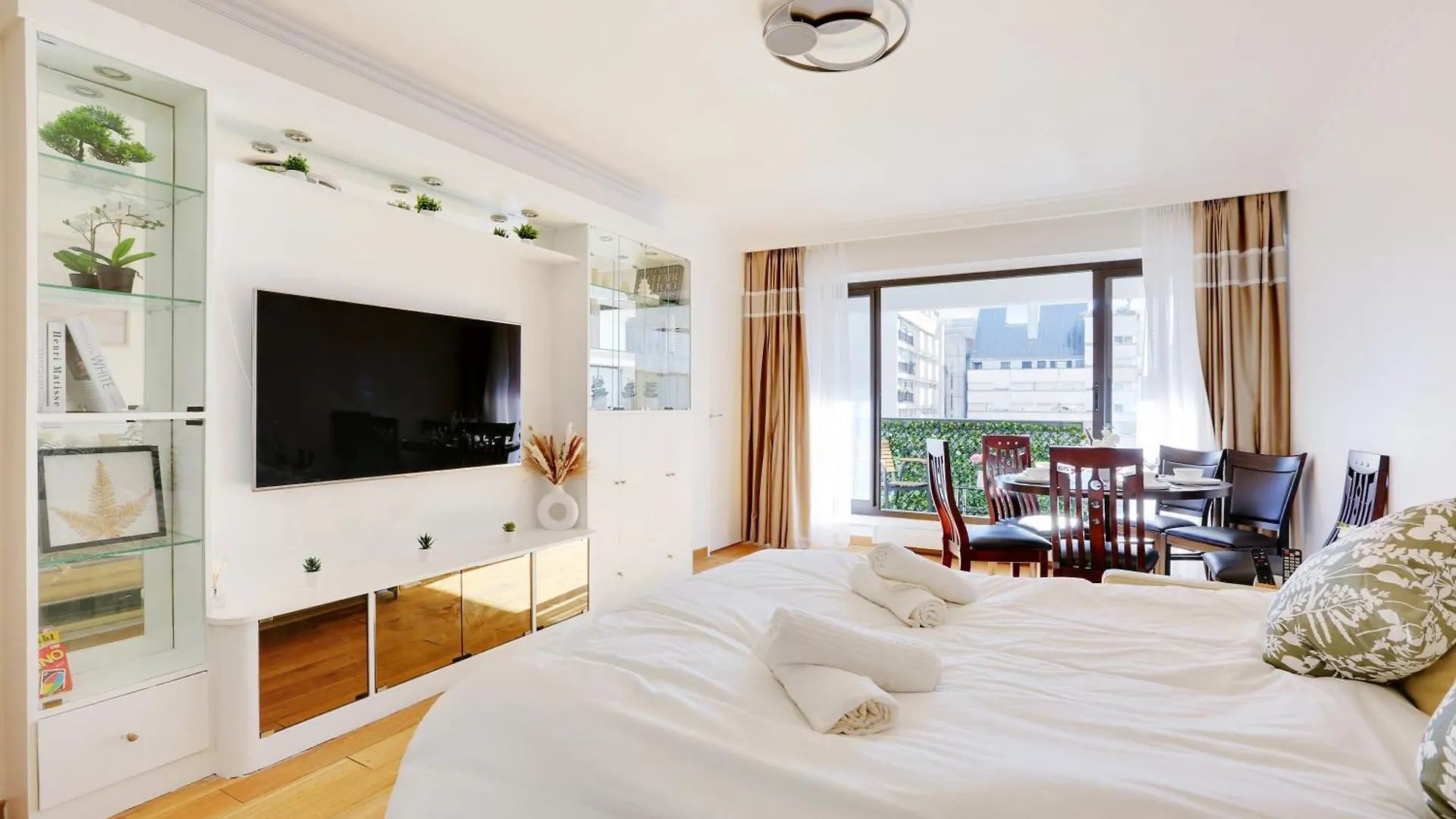 A 1 Minute Du Metro Et Parking Prive Apartment Paris