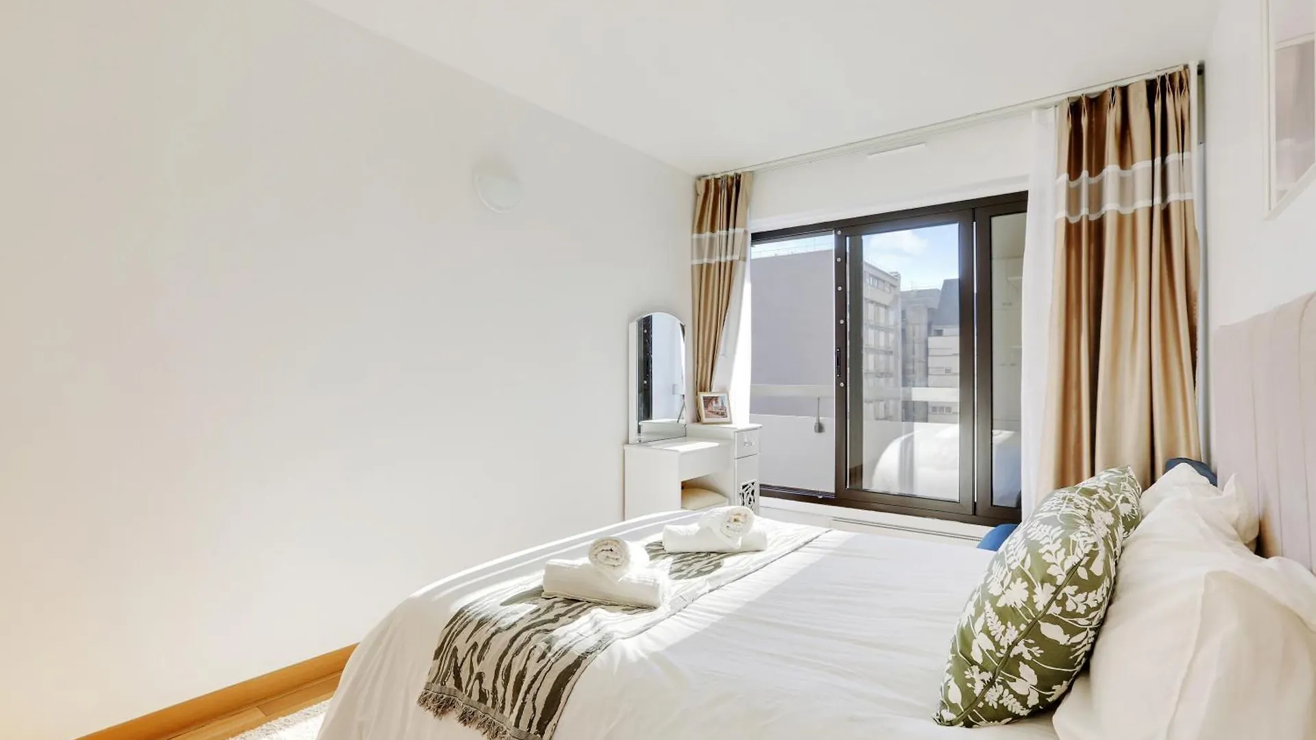 A 1 Minute Du Metro Et Parking Prive Apartment Paris