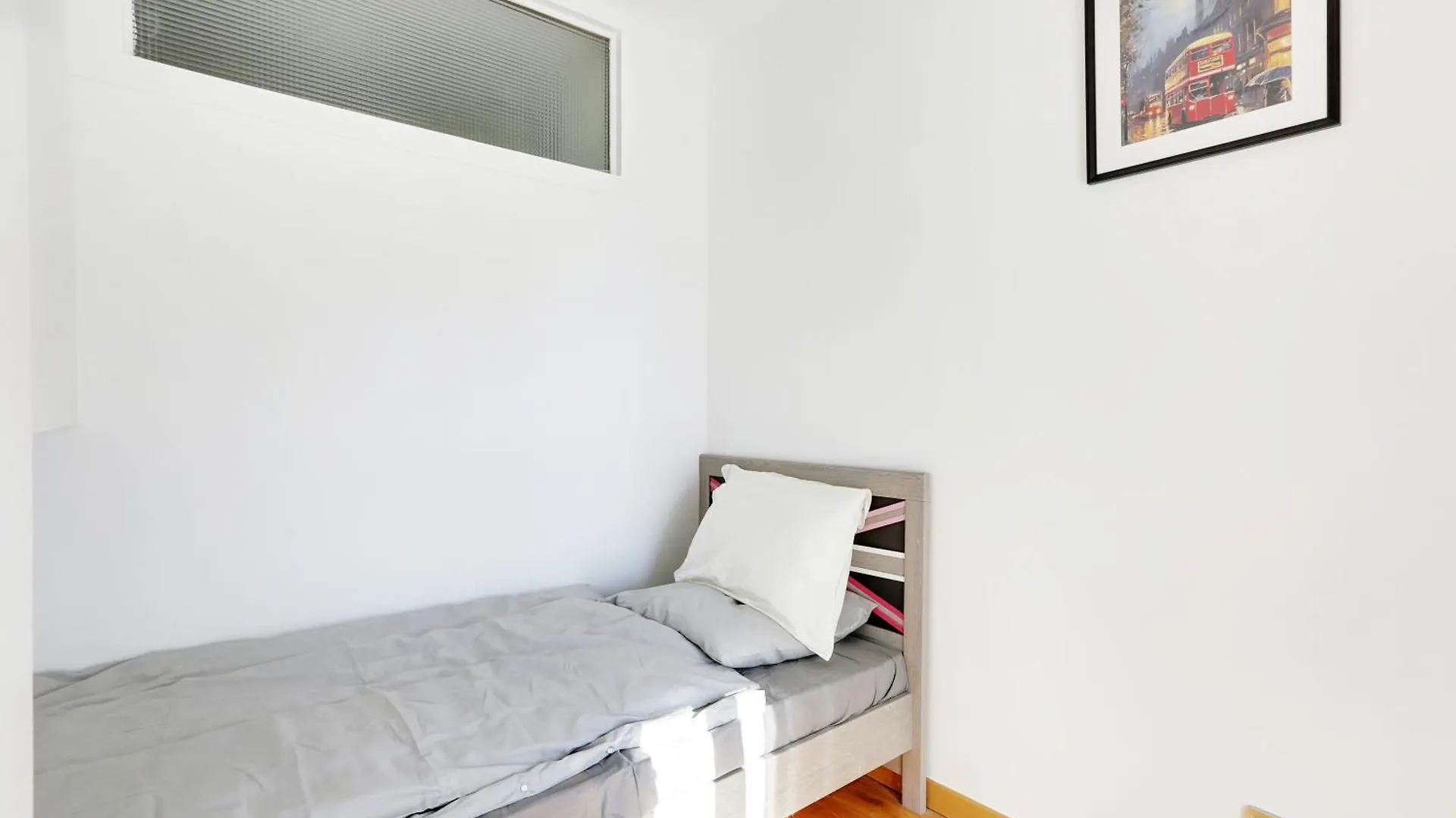 A 1 Minute Du Metro Et Parking Prive Apartment Paris France