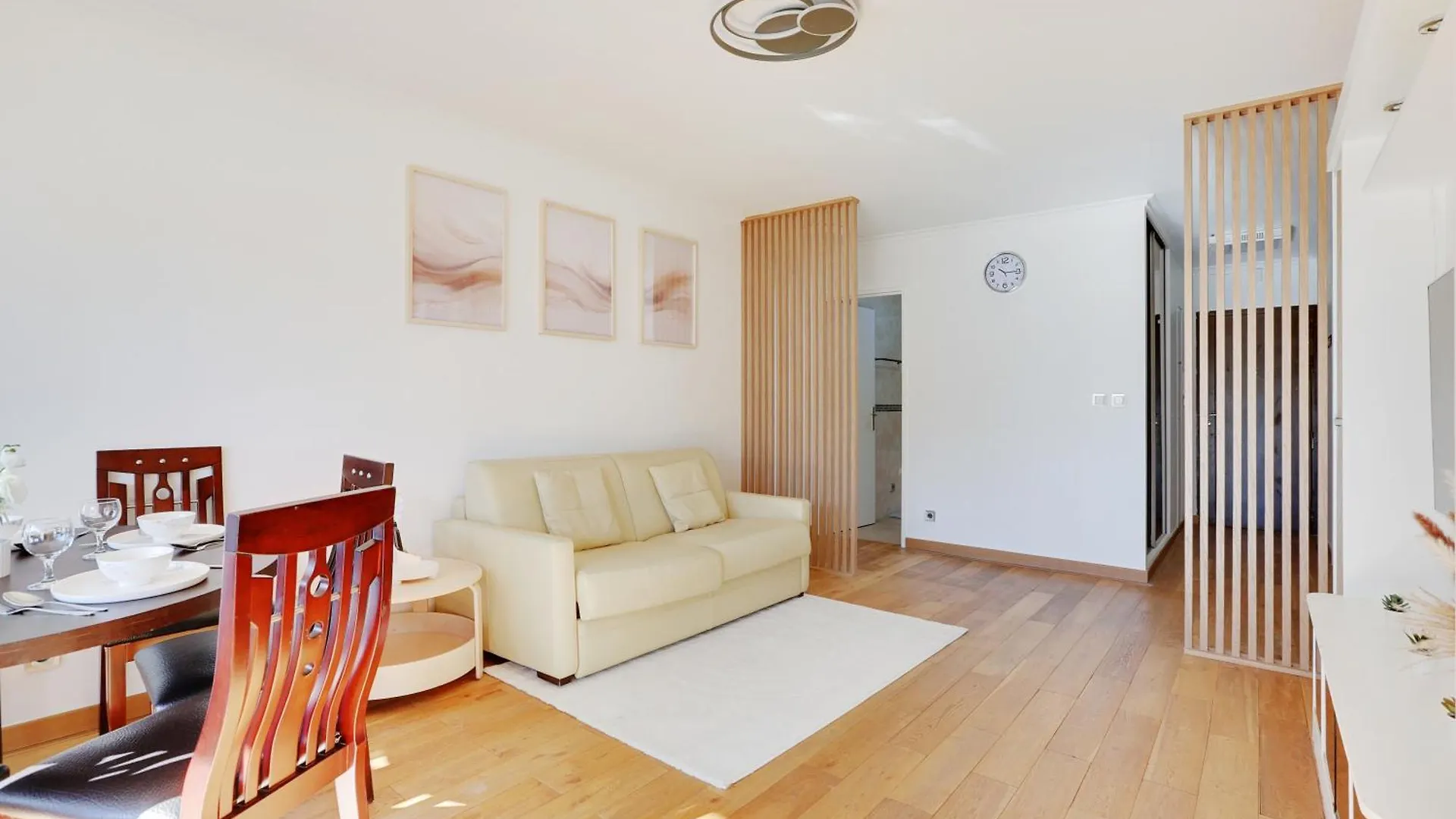 A 1 Minute Du Metro Et Parking Prive Apartment Paris France