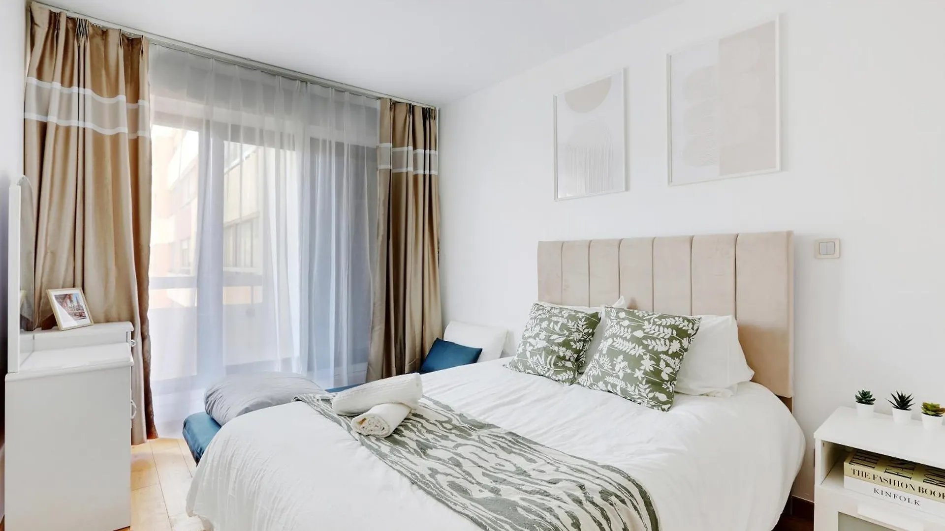 A 1 Minute Du Metro Et Parking Prive Apartment Paris 0*,